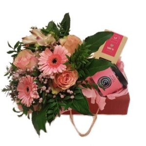Gavepose med buket og lækkerier i fra Aarstidens blomster