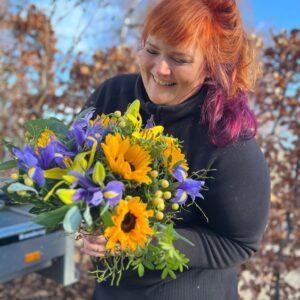 BlomsterMette med mådens februarbuket 2023. Send blomster. Støt Ukraine.
