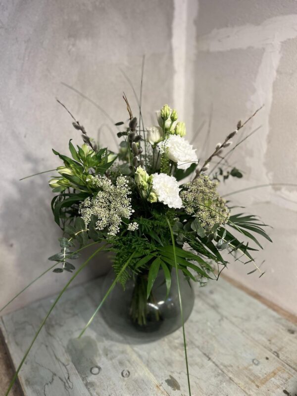 Aarstidens blomstermix fra Aarstidens blomster. Send blomster i hele Danmark