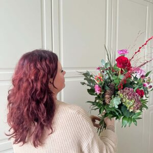 Eksklusiv julebuket fra Aarstidens Blomster v/BlomsterMette Vi levere i hele Danmark Online Bestilling Personlig service Lækre varer omtanke fra Naturen
